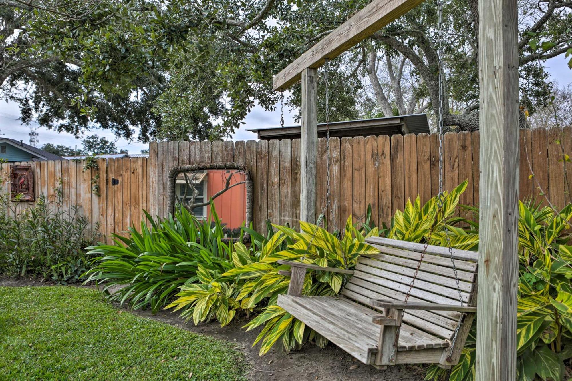 Walk To Beach From Chic Old Town Apartment With Yard Bay St. Louis Eksteriør bilde