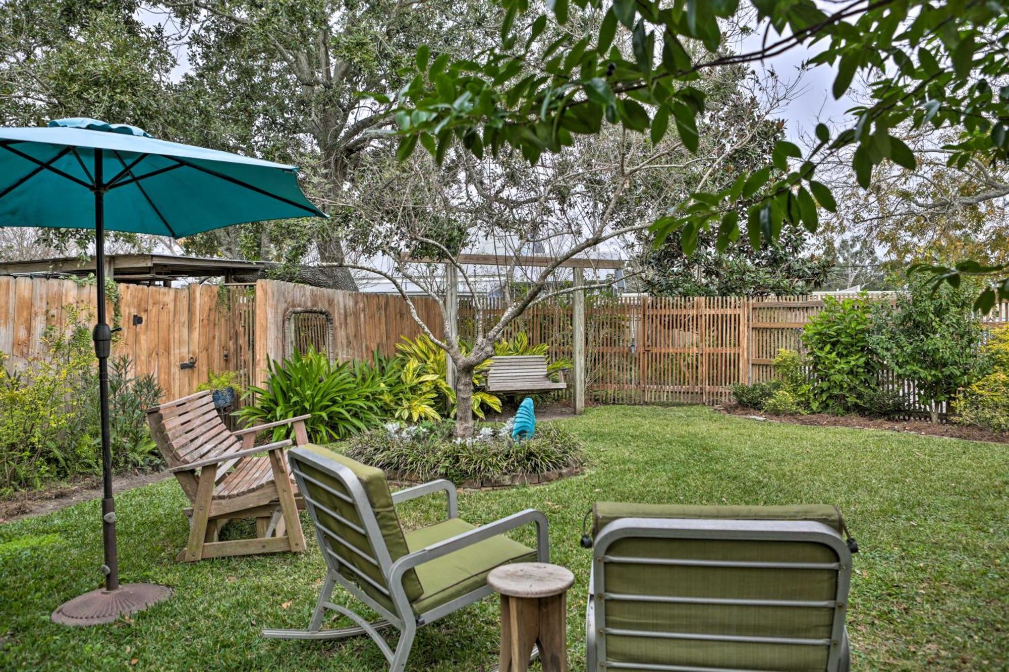 Walk To Beach From Chic Old Town Apartment With Yard Bay St. Louis Eksteriør bilde